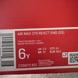 Nike Air Max 270 React Size 6 Youth or Women 7